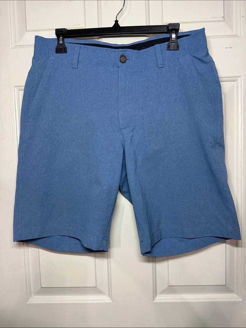 Under Armour Men’s Light Blue Flat-Front Performance Shorts like new